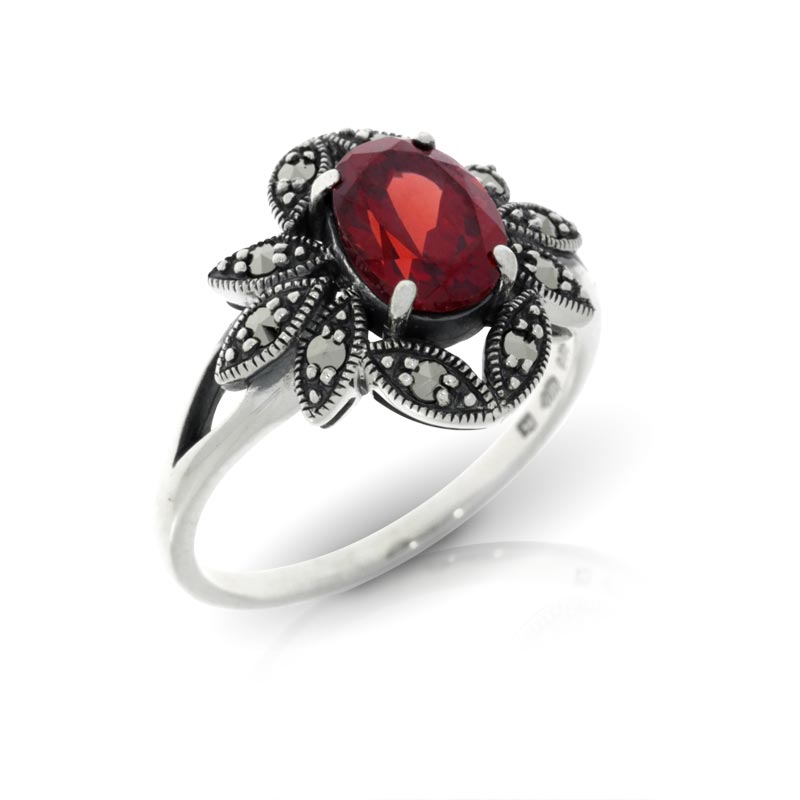 Ring in Silver with garnet and marcasites